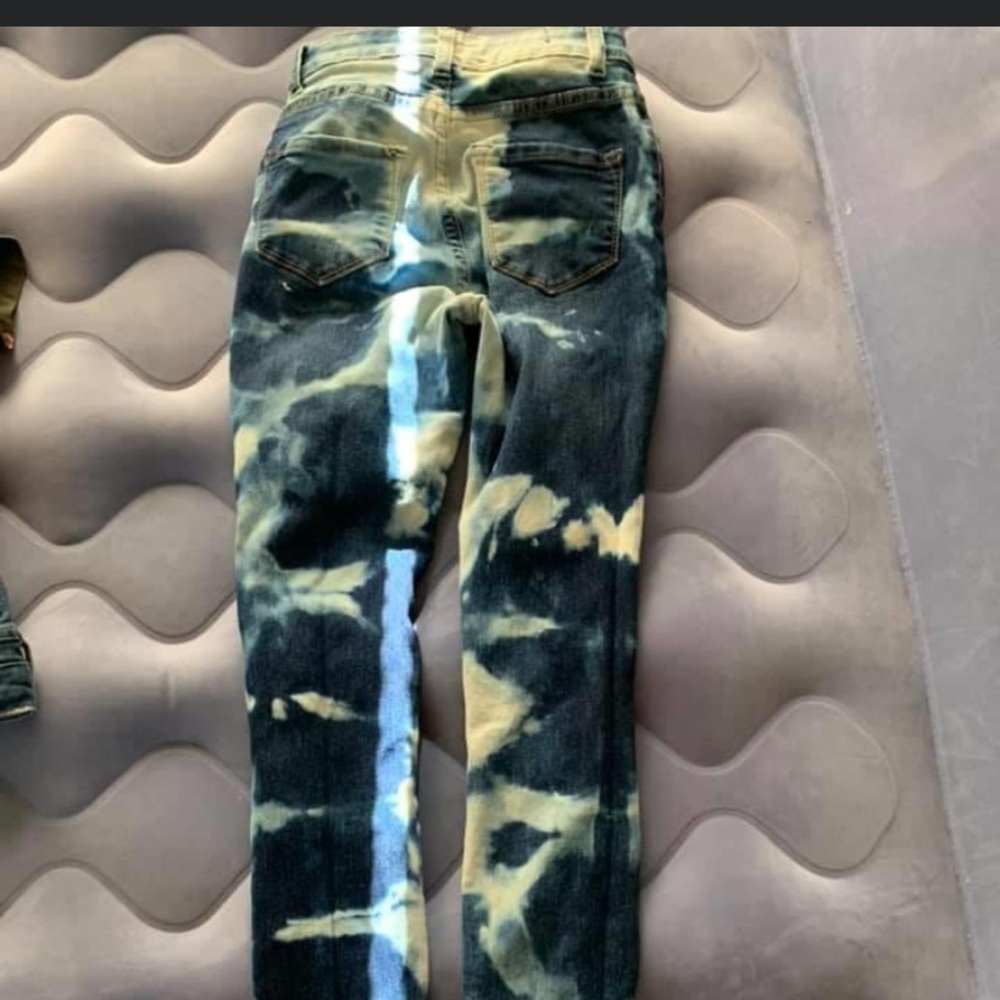 Clothing - Picture 6 of 11